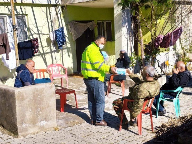 Hilal Belediyesi vatandaşlara maske dağıttı G3