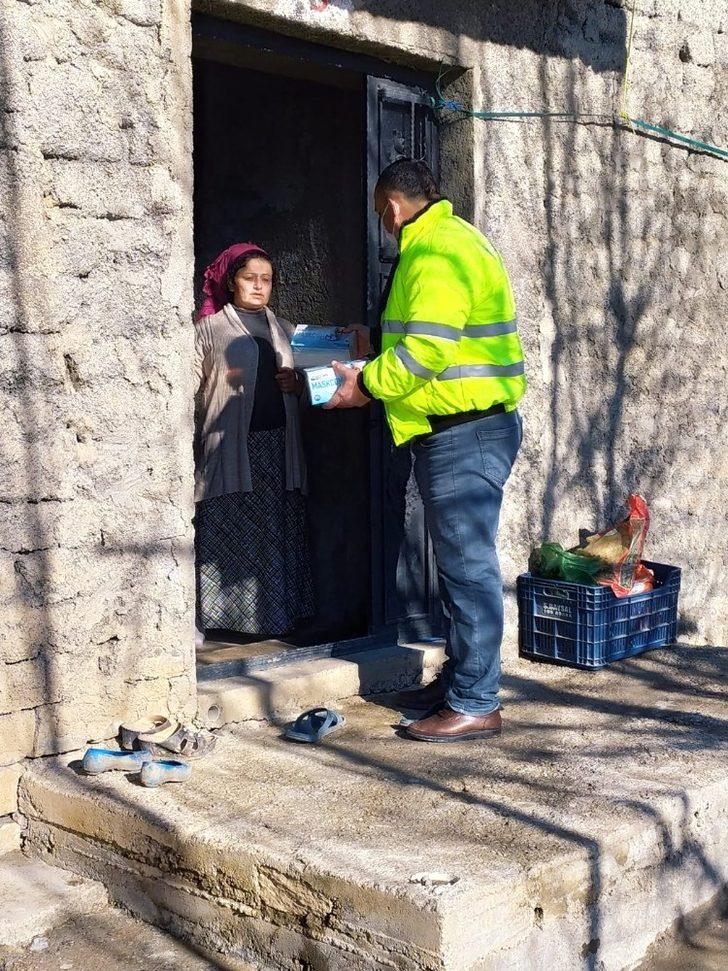 Hilal Belediyesi vatandaşlara maske dağıttı G4