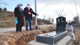 950 yıllık mezarlıktaki yönü farklı mezar, görenleri şaşırtıyor