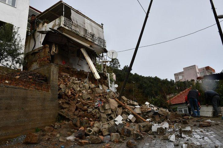 Söke’de duvar göçtü, ev askıda kaldı G1