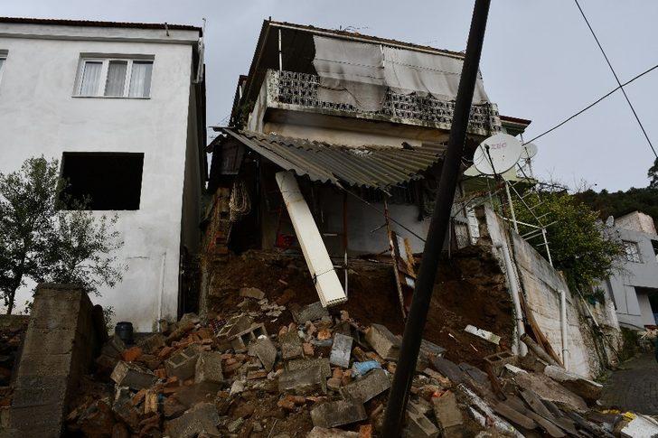 Söke’de duvar göçtü, ev askıda kaldı G2