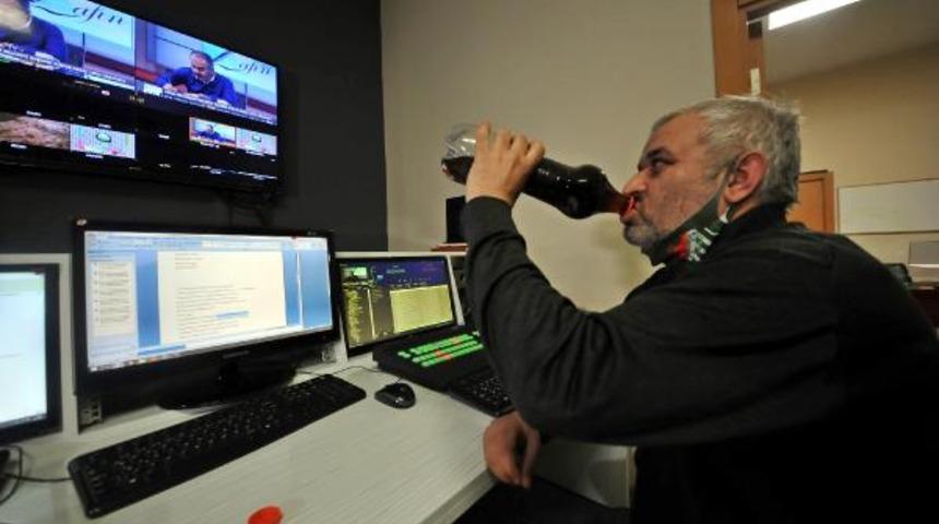 Günde 10 litre soğuk çay içiyor