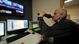 Günde 10 litre soğuk çay içiyor