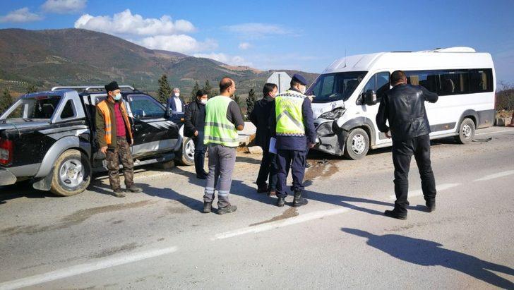 Bursa’da engelli öğrencileri taşıyan servis kaza yaptı, öğrenciler ölümden döndü G3
