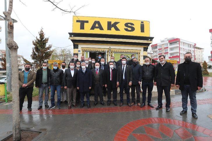 Başkan Tahmazoğlu taksi duraklarını ziyaret etti G3
