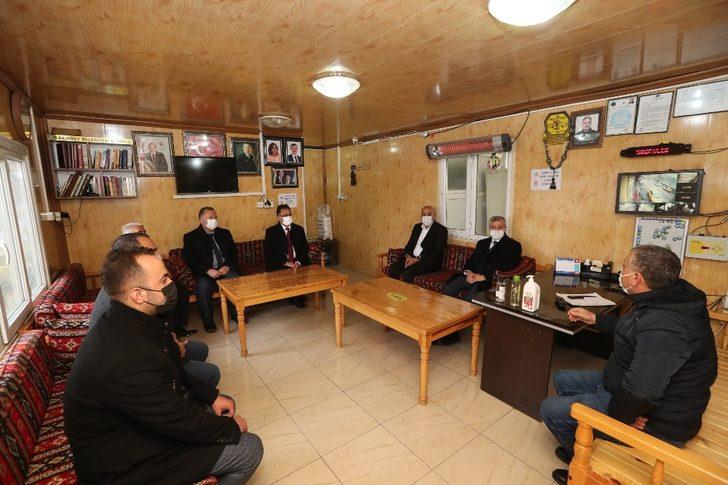 Başkan Tahmazoğlu taksi duraklarını ziyaret etti G5