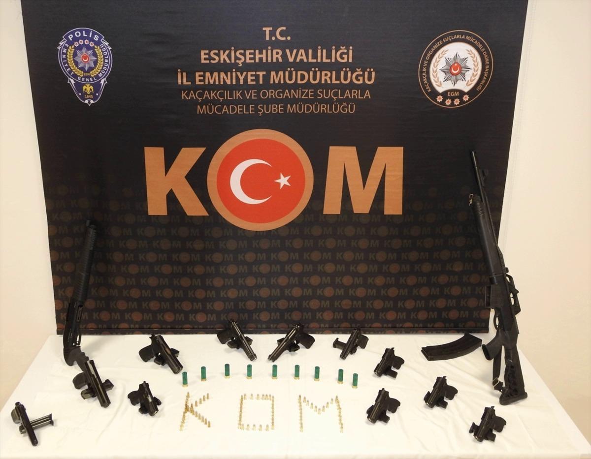 Eskişehir'de silah ka&ccedil;ak&ccedil;ılığı operasyonu: 6 g&ouml;zaltı