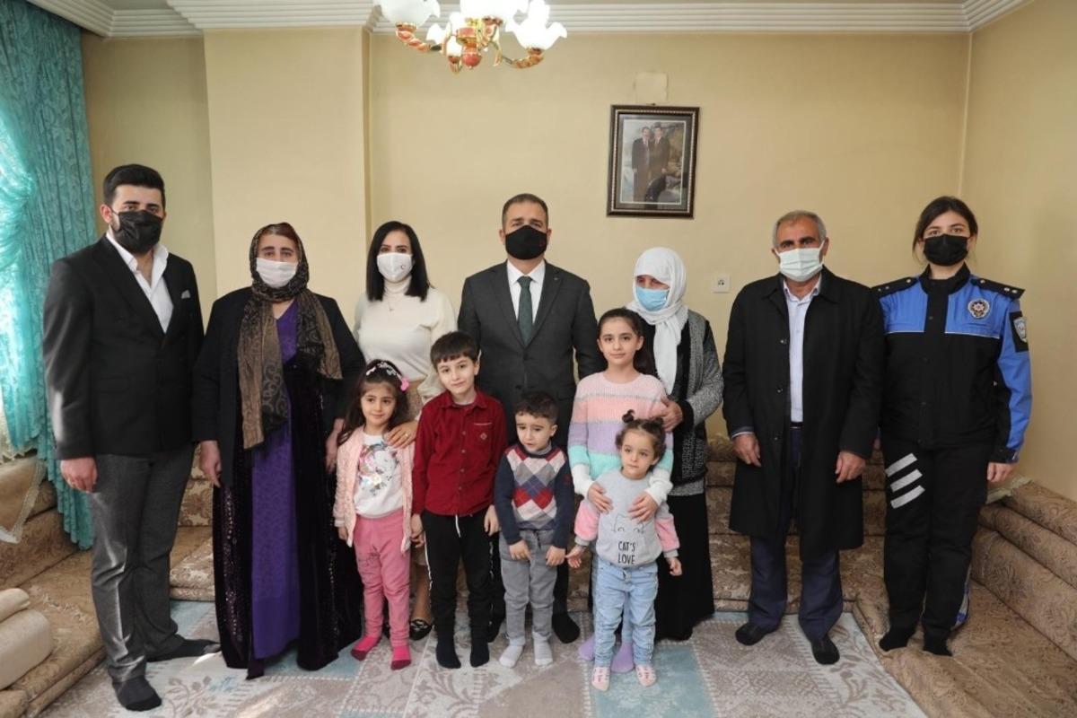 Vali Akbıyık&rsquo;tan şehit ailelerine ziyaret