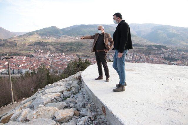 Başkan Bozkurt seyir terasında incelemelerde bulundu