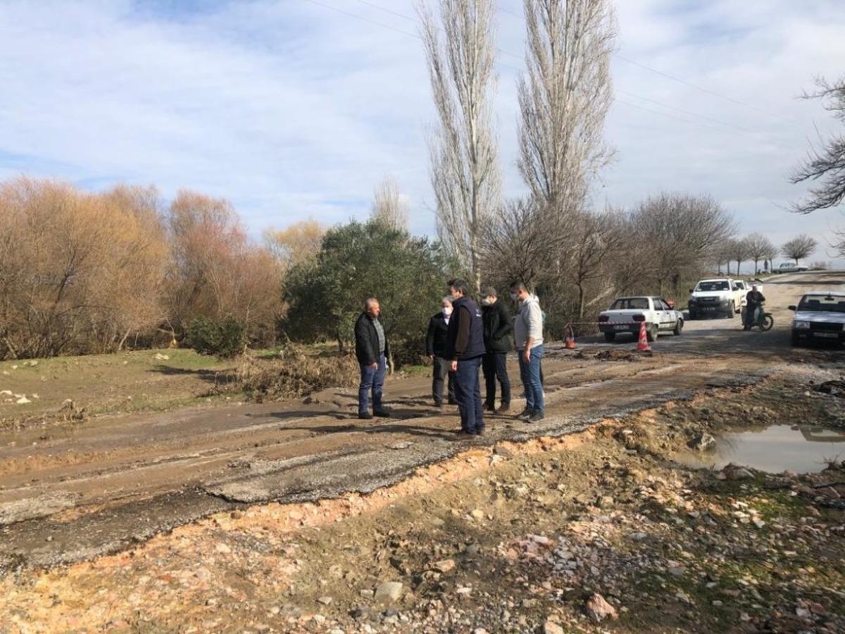 Yağmurdan zarar g&ouml;ren yollar onarıldı
