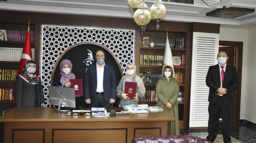 Hafızlığını uzaktan tamamlayan öğrencilere belgeleri verildi