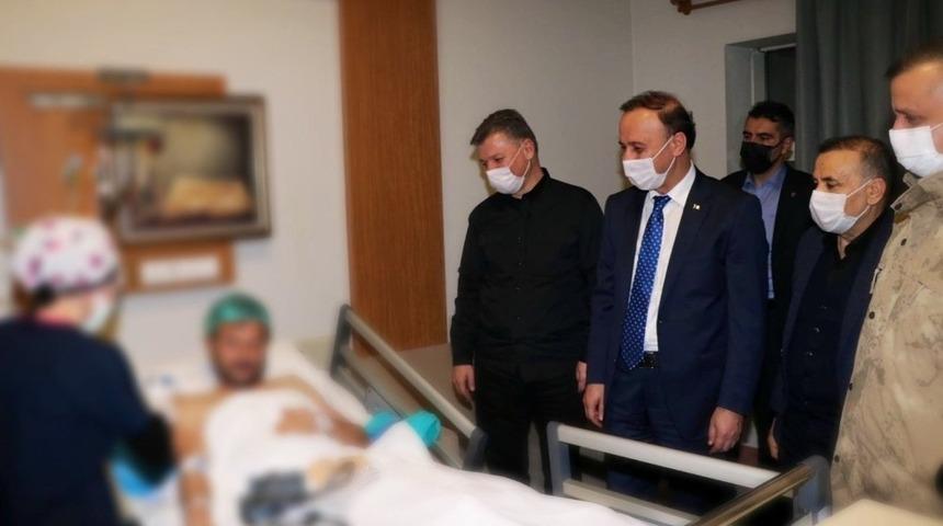 Vali Erin pompalı tüfekle yaralanan polisi ziyaret etti