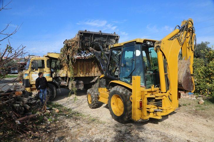 Erdemli Belediyesinden çiftçilere destek G2