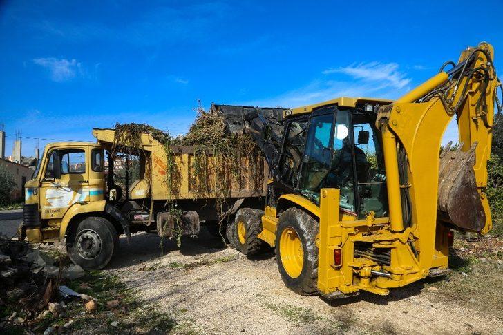 Erdemli Belediyesinden çiftçilere destek G4