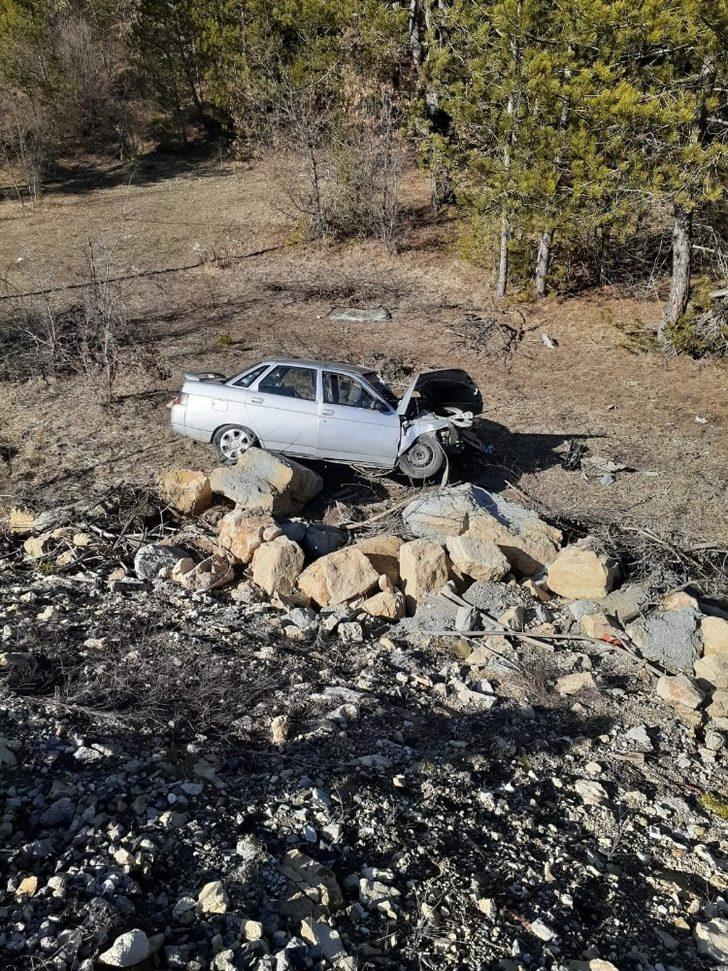 Yoldan çıkan otomobil şarampolde yuvarlandı: 1 yaralı G3