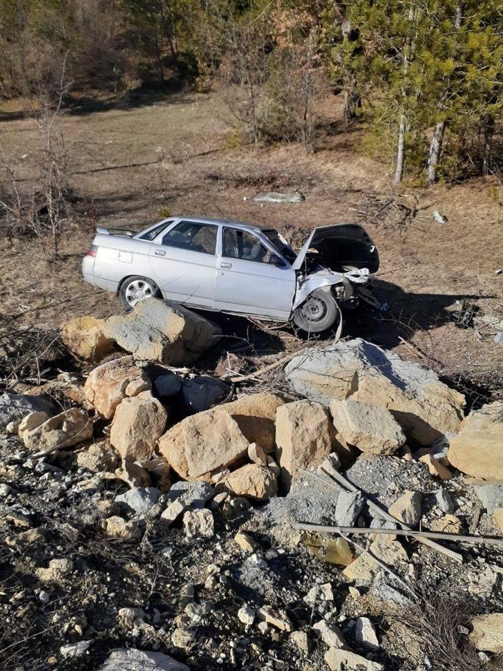 Yoldan çıkan otomobil şarampolde yuvarlandı: 1 yaralı G4