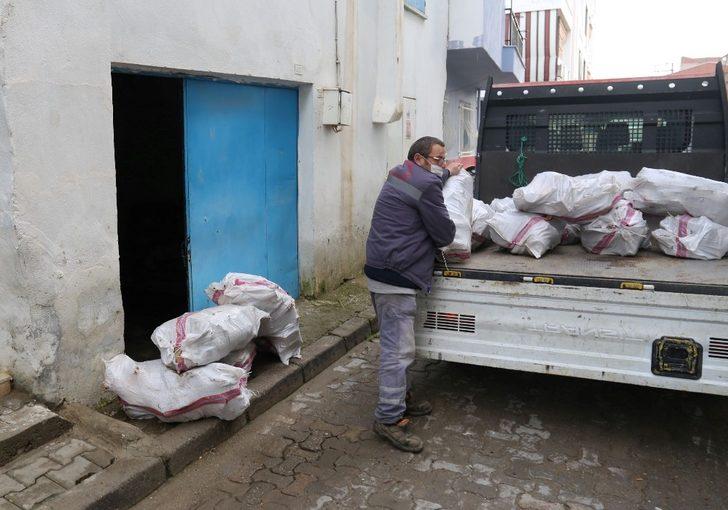 Turgutlu’da budanan ağaç dalları ihtiyaç sahiplerine yakacak oldu G2
