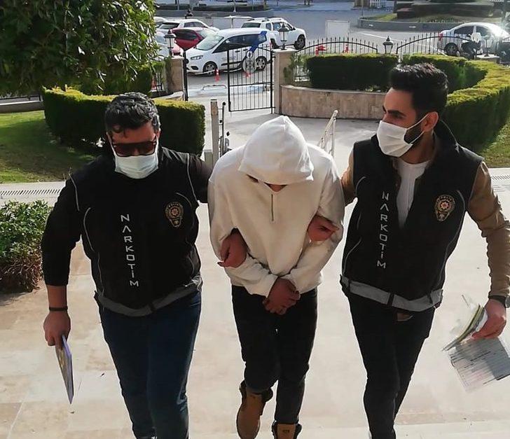 Karşısında polisleri görünce gerçekten hapı yuttu G1