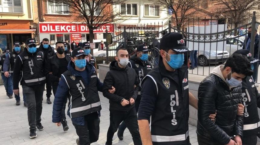 Eskişehir&rsquo;deki silah ka&ccedil;ak&ccedil;ılığı operasyonunda 4 kişi tutuklandı