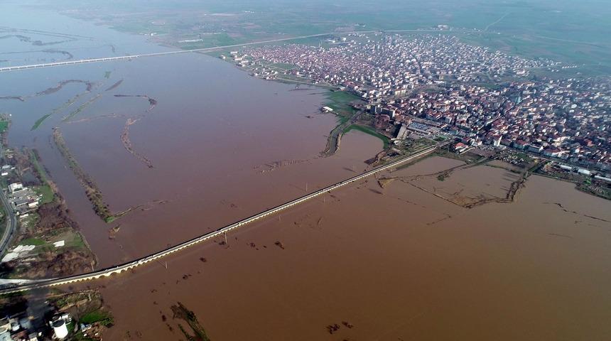 'Turuncu alarm' verilen Ergene Nehri taştı