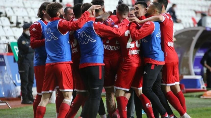 Antalyaspor'da hakeme isyan var! ''Bu kadar kolay olmamalı''