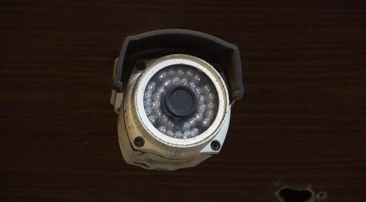 Önce kameraları boyadılar ardından tüfekle saldırdılar G2