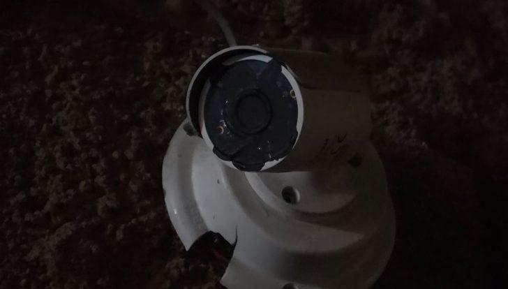 Önce kameraları boyadılar ardından tüfekle saldırdılar G4