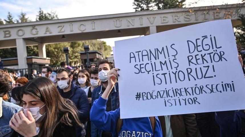 Boğazi&ccedil;i &Uuml;niversitesi protestoları:"Şarkı t&uuml;rk&uuml;lerle barış&ccedil;ıl eylemler yapıyoruz, &ccedil;atışma niyetimiz yok"