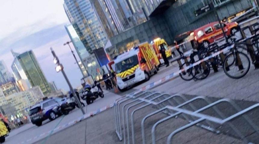 Paris’te evsiz adam çaldığı kamyonetle kalabalığa daldı: 1 ölü, 1 yaralı