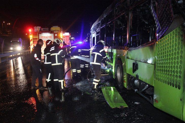 Seyir halindeki halk otobüsü alev alev yandı G3