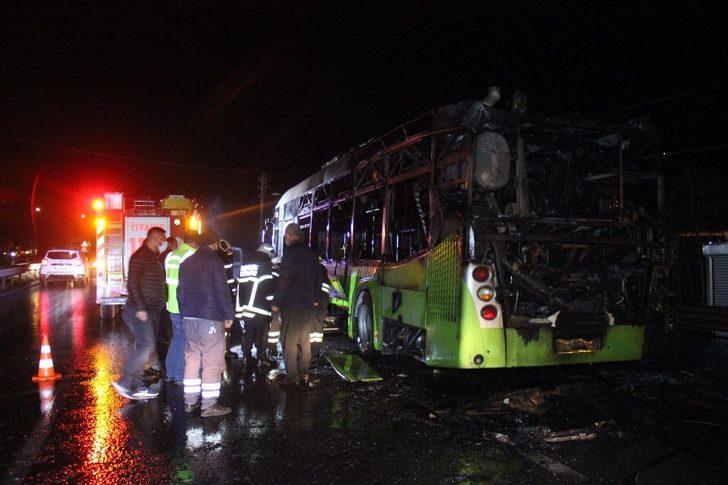 Seyir halindeki halk otobüsü alev alev yandı G5