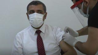 Aşı olan milletvekili, koronavirüse yakalandı