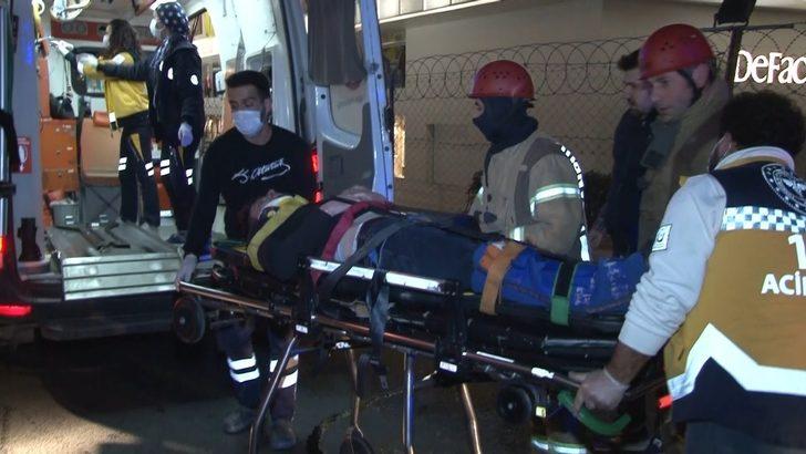 Küçükçekmece’de otomobil bariyerlere ok gibi saplandı: 2 yaralı G2