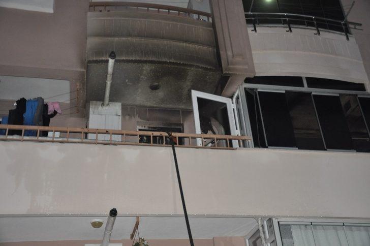 İzmir’de bir apartmanda korkutan yangın G1
