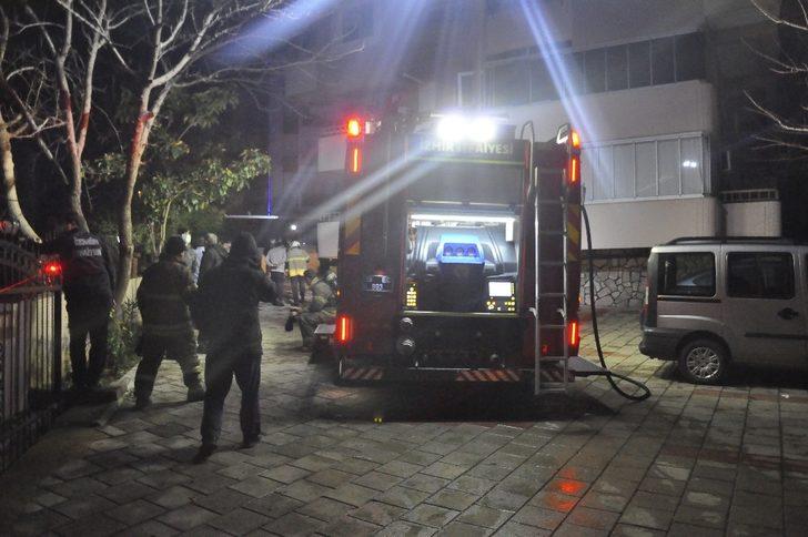 İzmir’de bir apartmanda korkutan yangın G2