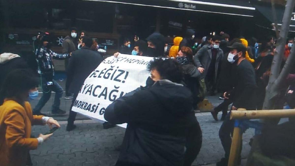 Boğazi&ccedil;i &Uuml;niversitesinde protestolarında polis ara&ccedil;larına saldıran 5 kişi yakalandı