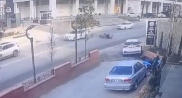 (Özel) İstanbul’da feci kaza kamerada: 30 metre sürüklenip aracın altına girdi G2