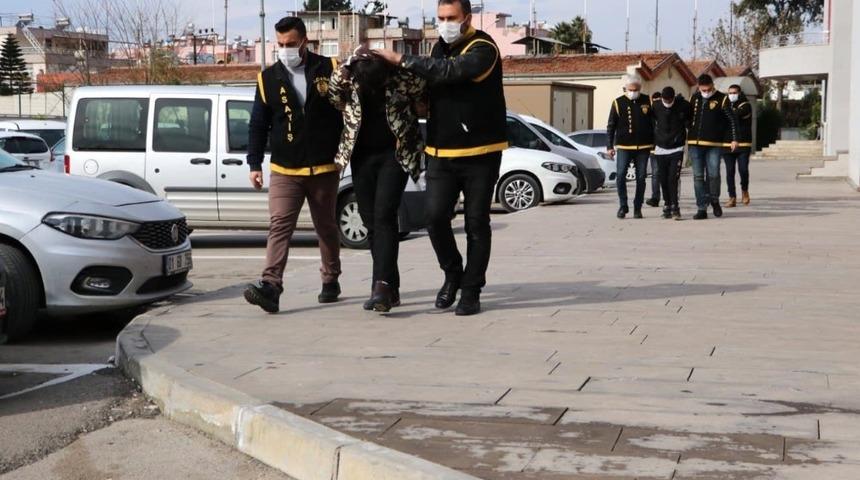 Market ve araçlardan hırsızlık yapan iki zanlı tutuklandı