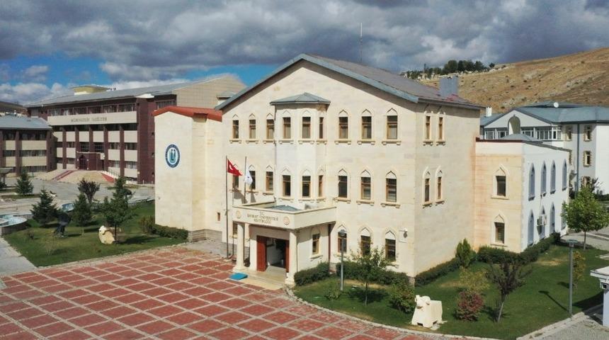 Bayburt Üniversitesi lisansüstü programlarına yoğun ilgi