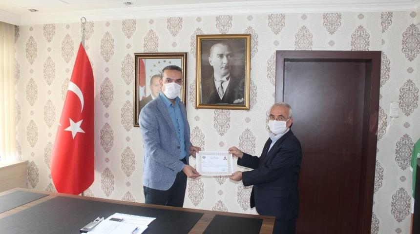 Başarı belgesiyle emekli oldu