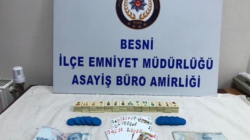 Evde kumar oynayan şahıslar yakalandı