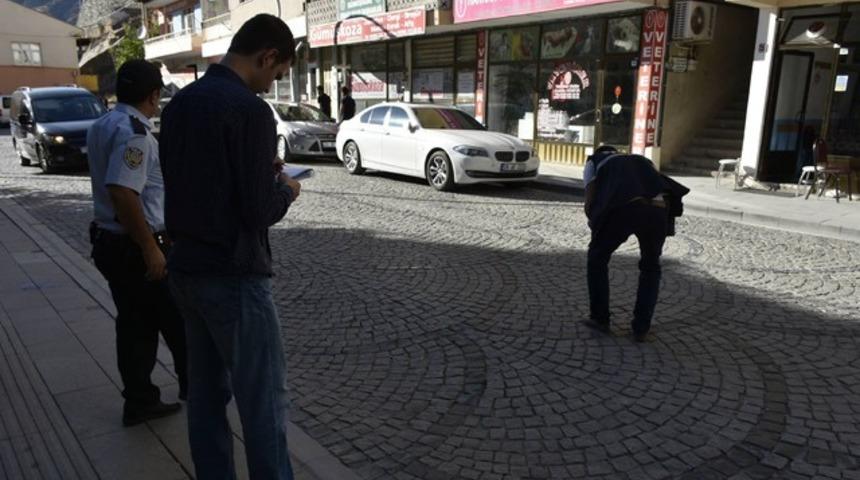 Kahreden &ouml;l&uuml;m! Annesinin elini bırakıp koşunca...