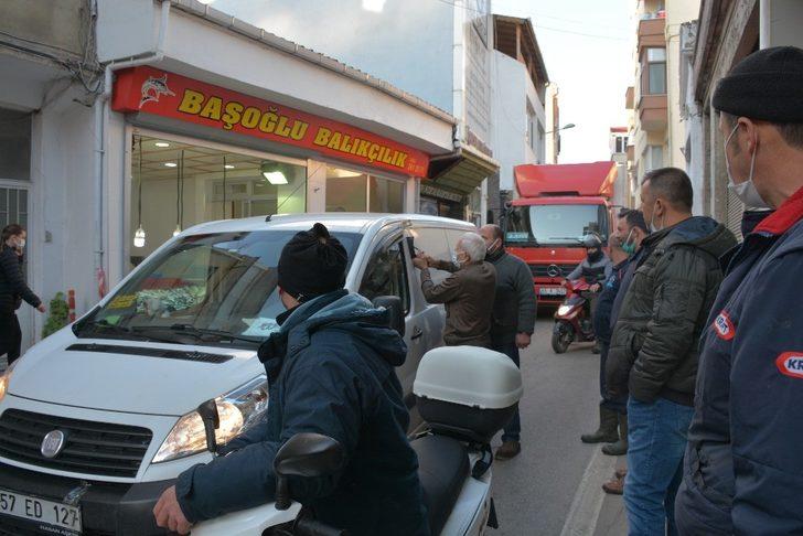 Çalışır halde bıraktığı araç kapıları ve trafiği kilitledi G3