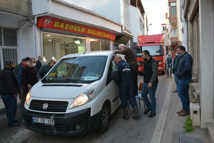 Çalışır halde bıraktığı araç kapıları ve trafiği kilitledi G5