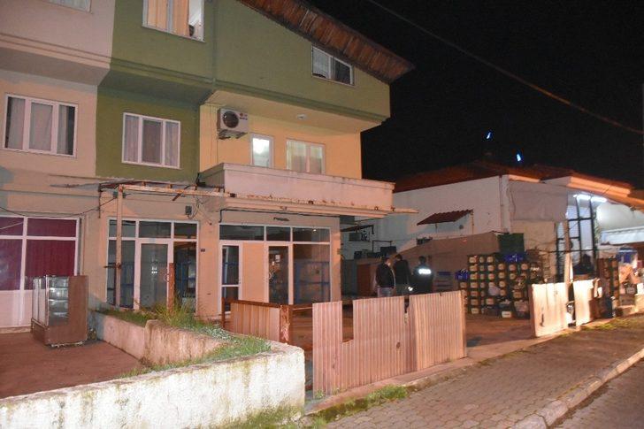 Babasını kalbinden bıçaklayıp öldürdü G2