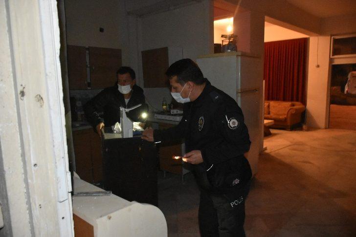 Babasını kalbinden bıçaklayıp öldürdü G3