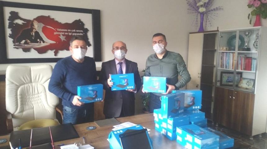 Tavşanlı Ticaret ve Sanayi Odası&rsquo;ndan Hisarcık&rsquo;taki &ouml;ğrencilere tablet desteği