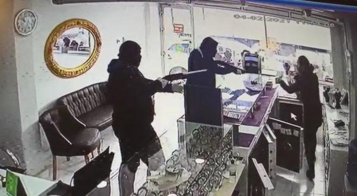 Bursa’da pompalı tüfekle soygun güvenlik kamerasında G4