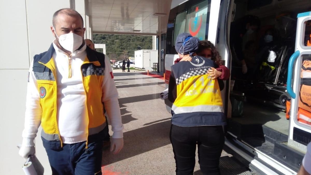 Kafa kafaya &ccedil;arpıştılar: 4 yaralı