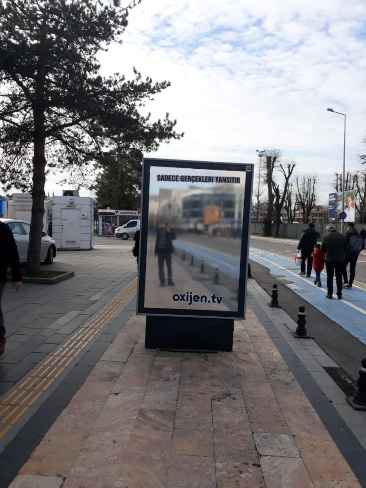Dikkat &ccedil;eken billboardlar sokaklara yerleştirildi